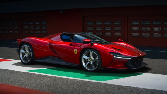 Ferrari Daytona SP3 iegūst leģendārus gēnus